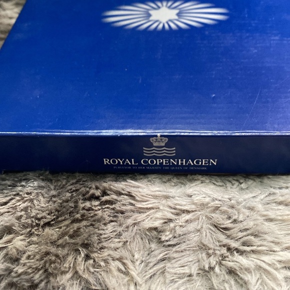 Royal Copenhagen Blue Winter Scene Plate - Picture 9 of 16